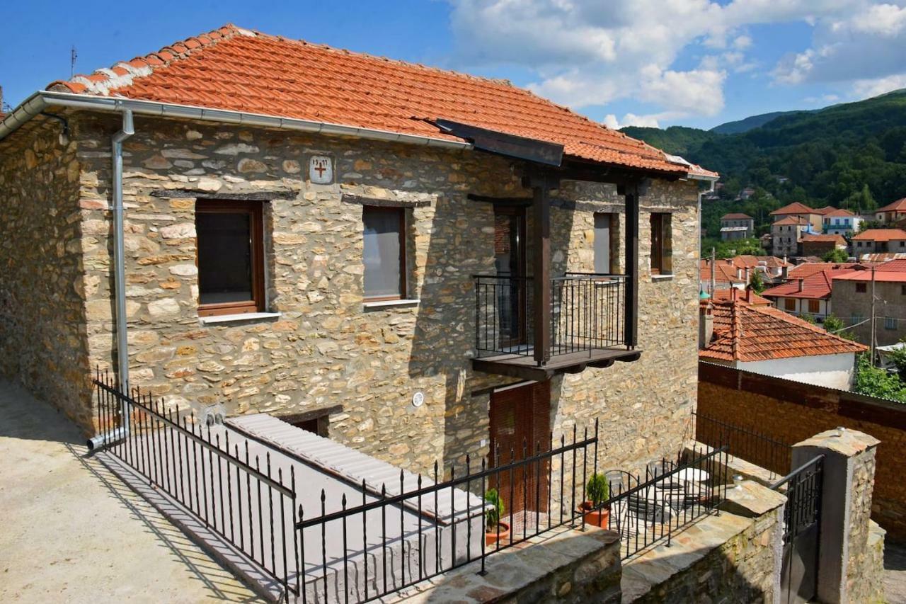 Traditional Stone Villa "To Petrino" Флорина Экстерьер фото