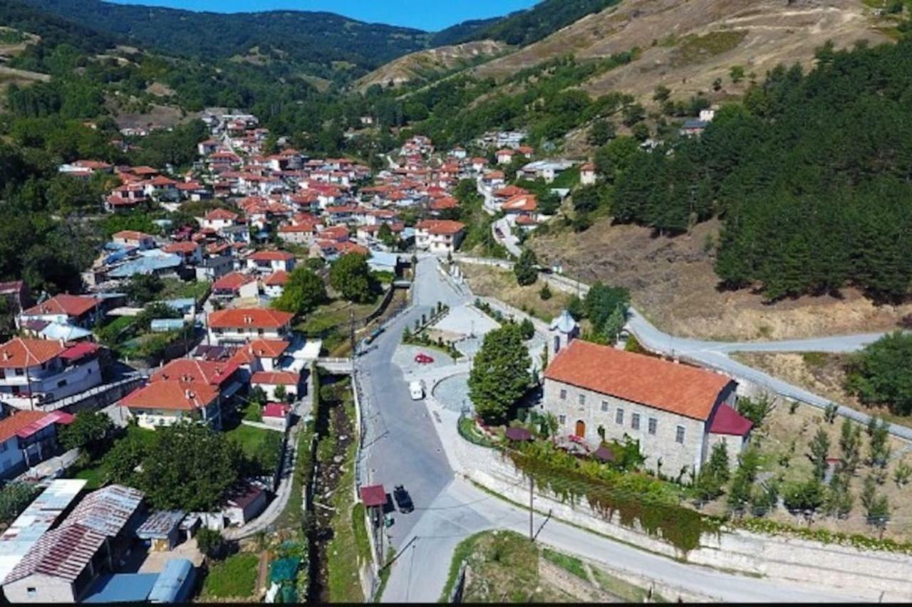 Traditional Stone Villa "To Petrino" Флорина Экстерьер фото